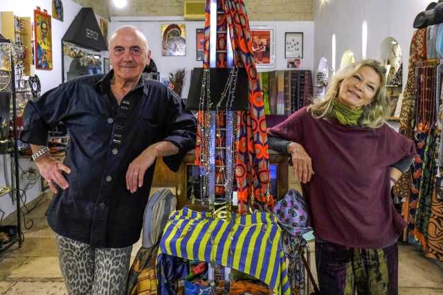 Dai primi orecchini maschili ai piercing: la storia di "Eroi", la bigiotteria alternativa di Bari